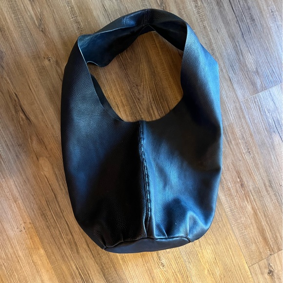 OMBELINE PEBBLE LEATHER HOBO BAG - Picture 13 of 14